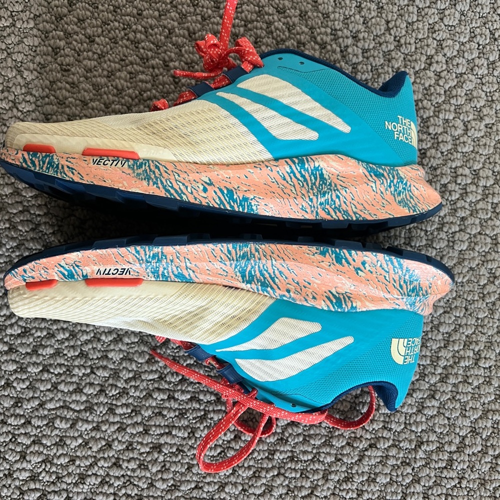 North Face Women’s Vectiv Trail Running Shoes in cream, blue, coral, size 8 - Picture 3 of 7